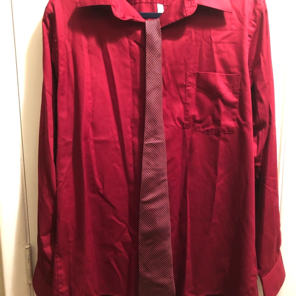 Wrinkle free Men’s button down shirt w/tie